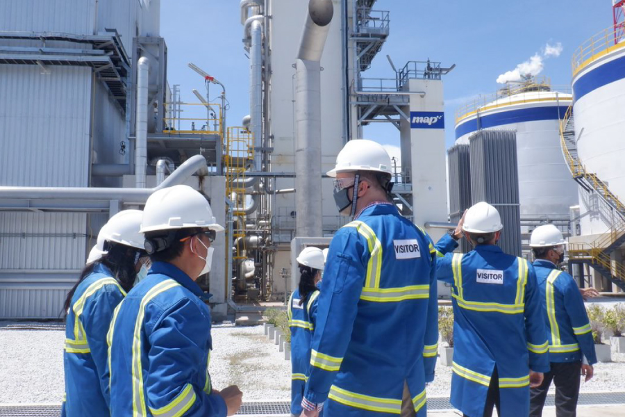 us-embassy-visits-map-and-big-h2-plants