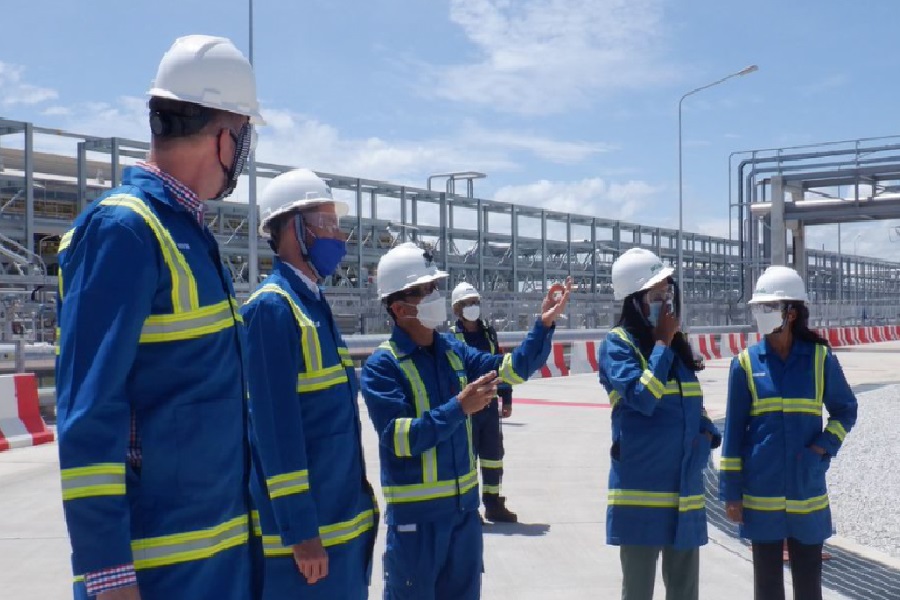 us-embassy-visits-map-and-big-h2-plants